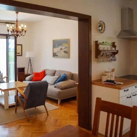 아파트 Forest Park Nest Apartment, Near Centre, With Free Parking